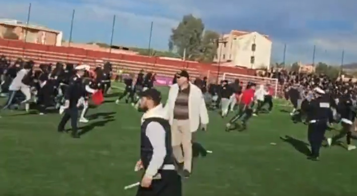 Botola D2 / J10: Violence et hooliganisme à Khénifra Botola D2 / J10: Violence et hooliganisme à Khénifra