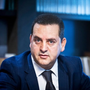 Le ministre libyen des Affaires étrangères du gouvernement de Benghazi, Abdulhadi Ibrahim Lahweej, a répondu à nos questions. Le ministre libyen des Affaires étrangères du gouvernement de Benghazi, Abdulhadi Ibrahim Lahweej, a répondu à nos questions.