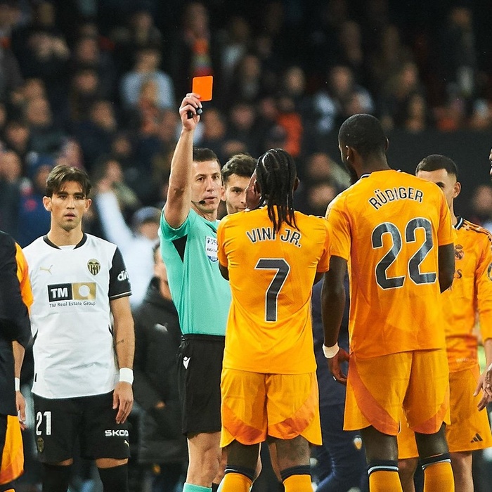 Vincuis suspendu deux matchs mais présent en Supercoupe Vincuis suspendu deux matchs mais présent en Supercoupe