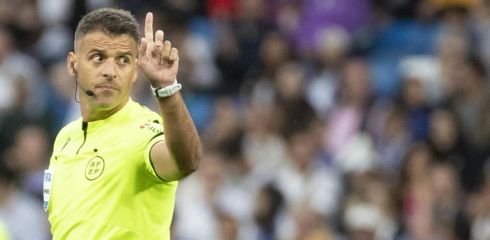 Finale de Supercoupe d’Espagne Real Madrid – FC Barcelone : Un arbitre « controversé » aux commandes Finale de Supercoupe d’Espagne Real Madrid – FC Barcelone : Un arbitre « controversé » aux commandes