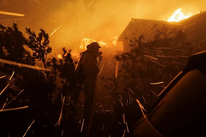USA : Le bilan des incendies de Los Angeles s’alourdit à 24 morts USA : Le bilan des incendies de Los Angeles s’alourdit à 24 morts