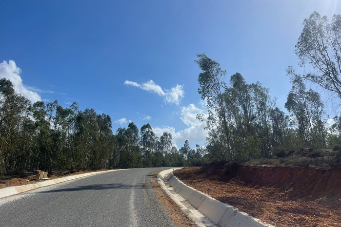 La Route Nationale entre Jebha et Al Hoceima coupée à Mtioua suite à un glissement de terrain La Route Nationale entre Jebha et Al Hoceima coupée à Mtioua suite à un glissement de terrain