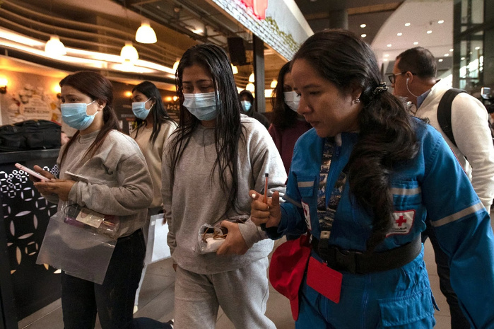 De retour en Colombie, des migrants expulsés par les Etats-Unis évoquent le "cauchemar américain" De retour en Colombie, des migrants expulsés par les Etats-Unis évoquent le "cauchemar américain"