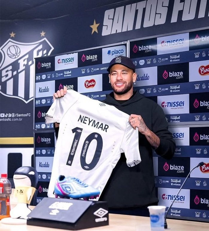Foot brésilien : Neymar de retour à Santos Foot brésilien : Neymar de retour à Santos