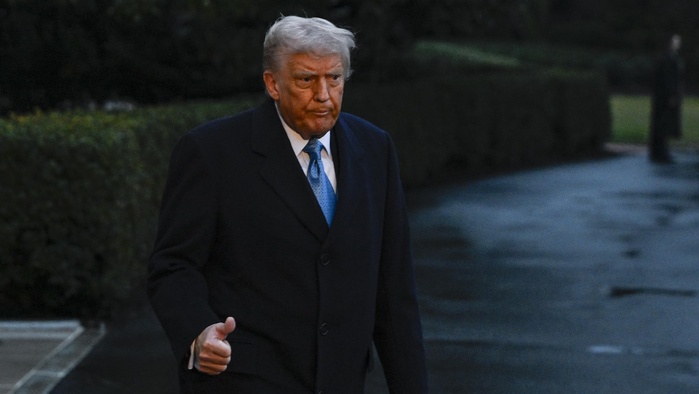 Trump lance une offensive commerciale contre le Canada, le Mexique et la Chine, qui promettent de riposter Trump lance une offensive commerciale contre le Canada, le Mexique et la Chine, qui promettent de riposter