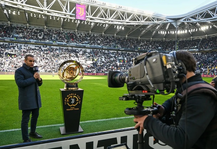 CDM des Clubs 25 : Le Trophée présenté à Turin CDM des Clubs 25 : Le Trophée présenté à Turin