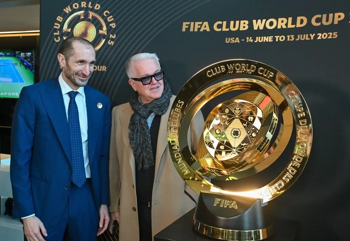 CDM des Clubs 25 : Le Trophée présenté à Turin CDM des Clubs 25 : Le Trophée présenté à Turin