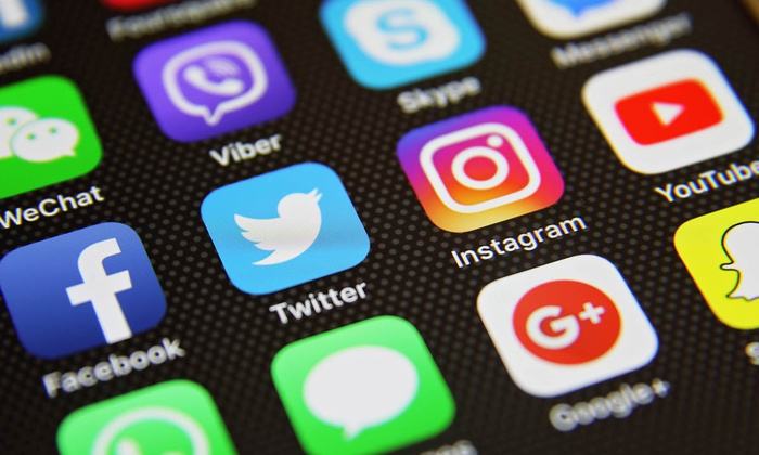 Les médias sociaux, première source d'information politique et sociale pour les jeunes européens Les médias sociaux, première source d'information politique et sociale pour les jeunes européens