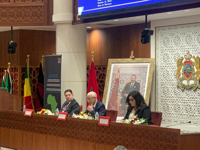 Droits réservés. Droits réservés.