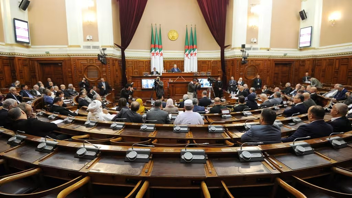 Le Sénat algérien rompt ses liens avec son homologue français après la visite de Gérard Larcher au Sahara marocain Le Sénat algérien rompt ses liens avec son homologue français après la visite de Gérard Larcher au Sahara marocain