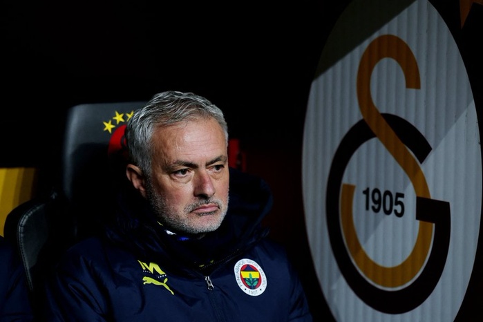 Super League turque : Mourinho suspendu ! Super League turque : Mourinho suspendu !