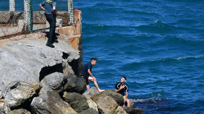 Sebta: un migrant mort lors d'une traversée périlleuse à la nage Sebta: un migrant mort lors d'une traversée périlleuse à la nage