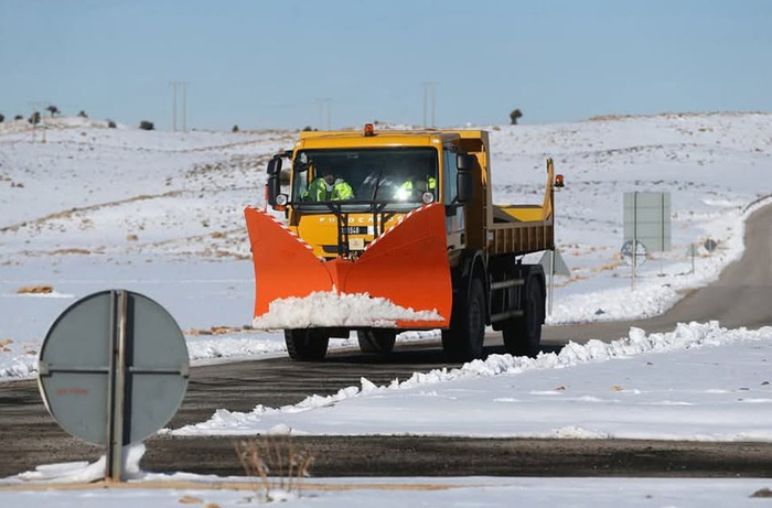Taza : Mobilisation continue pour la réouverture des routes coupées suite aux intempéries Taza : Mobilisation continue pour la réouverture des routes coupées suite aux intempéries