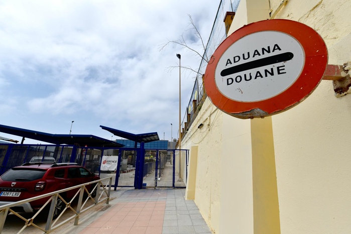 Sebta : le trafic commercial via les douanes se poursuit Sebta : le trafic commercial via les douanes se poursuit