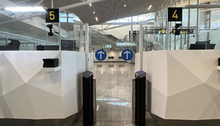 Les nouveaux portiques qui remplaceront l'ancienne étape du deuxième policier Les nouveaux portiques qui remplaceront l'ancienne étape du deuxième policier