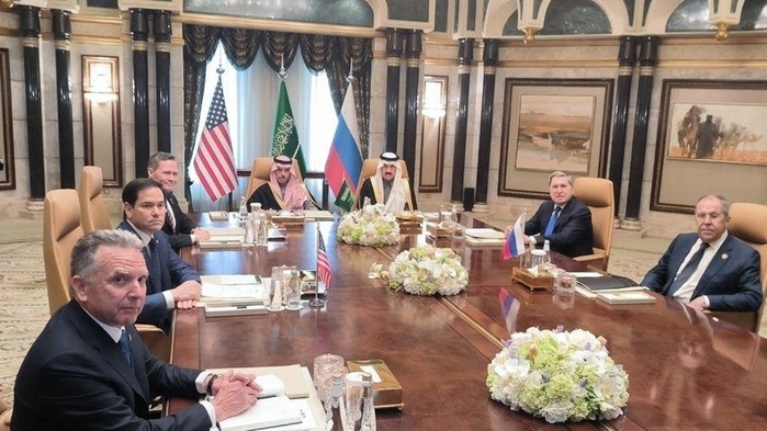 Ukraine : Russes et Américains discutent à Ryad d'une trêve Ukraine : Russes et Américains discutent à Ryad d'une trêve