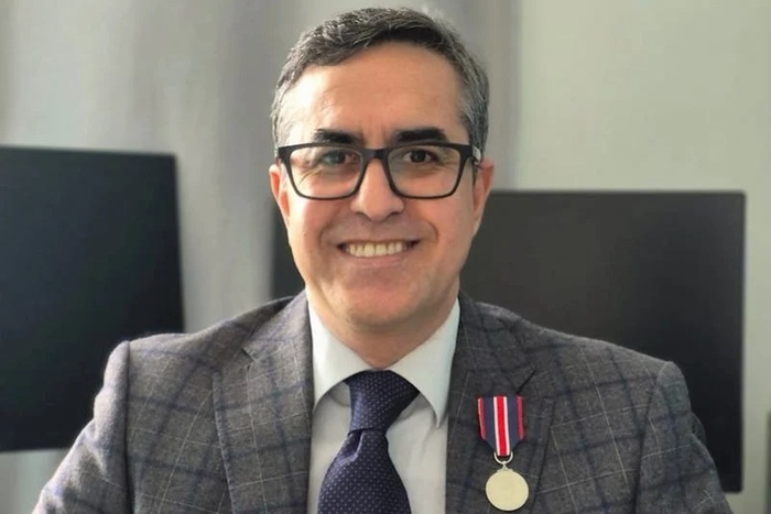 Le chercheur marocain Abderrahman Boukhaffa décoré par le Roi Charles III Le chercheur marocain Abderrahman Boukhaffa décoré par le Roi Charles III