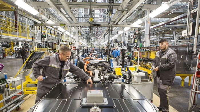 Activité industrielle : Stagnation de la production et hausse des ventes en février 2025