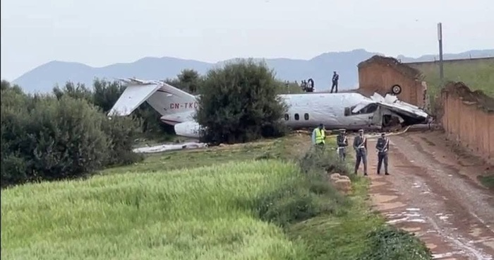Crash d'un avion près de l'Aéroport de Fès : 4 blessés et des dégâts matériels importants Crash d'un avion près de l'Aéroport de Fès : 4 blessés et des dégâts matériels importants