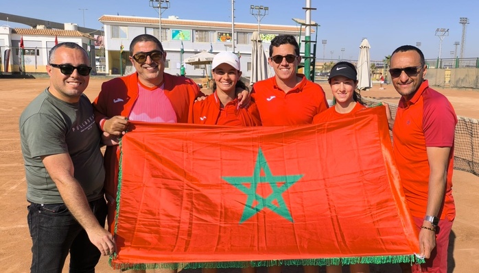 Nos championne en double avec leur staff technique