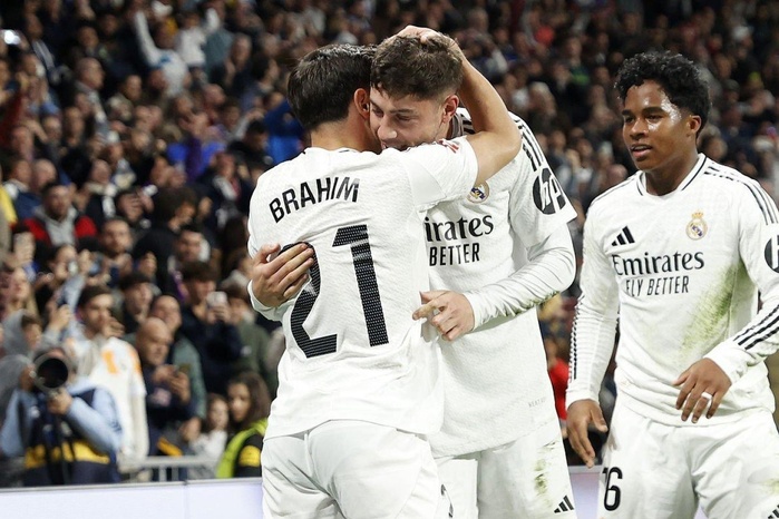Brahim Diaz célèbre avec Federico Valverde le but de la victoire. Brahim Diaz célèbre avec Federico Valverde le but de la victoire.
