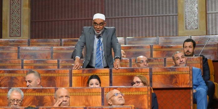 Au cœur de l'hémicycle, un député demande à réhabiliter une route car "les élections approchent" Au cœur de l'hémicycle, un député demande à réhabiliter une route car "les élections approchent"