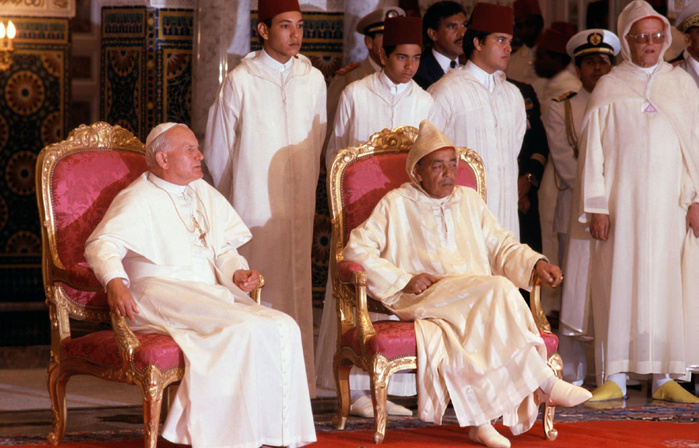 Rétro-Verso : La longue Histoire des Rois du Maroc avec les Papes Rétro-Verso : La longue Histoire des Rois du Maroc avec les Papes
