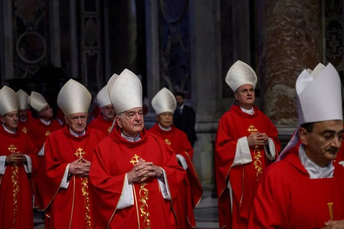 Après le deuil, les cardinaux du monde au Vatican pour élire un nouveau pape Après le deuil, les cardinaux du monde au Vatican pour élire un nouveau pape