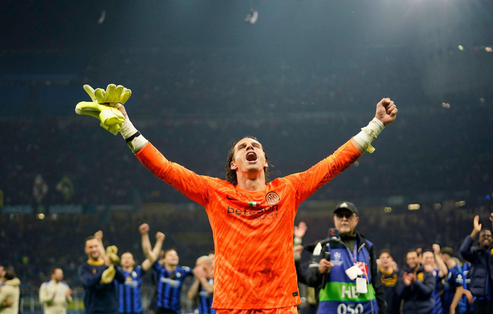 Yann Sommer, auteur de sept arrêts face au Barça, a été élu meilleur joueur de la demi-finale. Yann Sommer, auteur de sept arrêts face au Barça, a été élu meilleur joueur de la demi-finale.