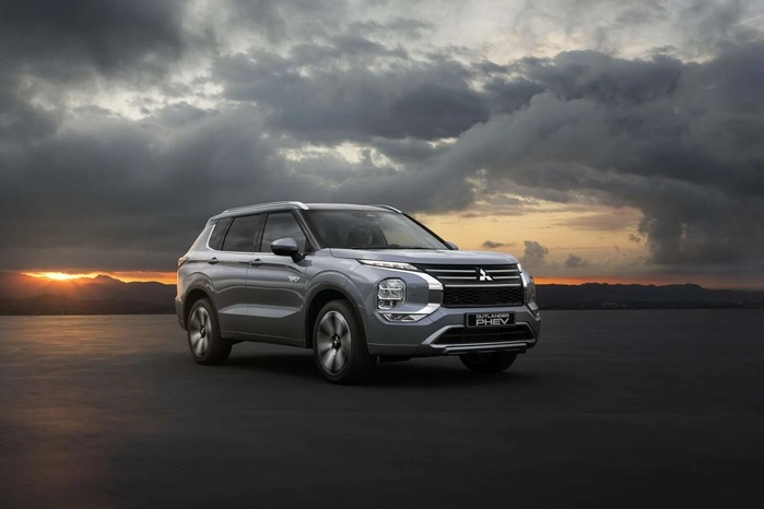 SUV hybride rechargeable - Mitsubishi Outlander PHEV Instyle+, old school mais moderne malgré tout