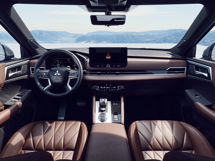 SUV hybride rechargeable - Mitsubishi Outlander PHEV Instyle+, old school mais moderne malgré tout