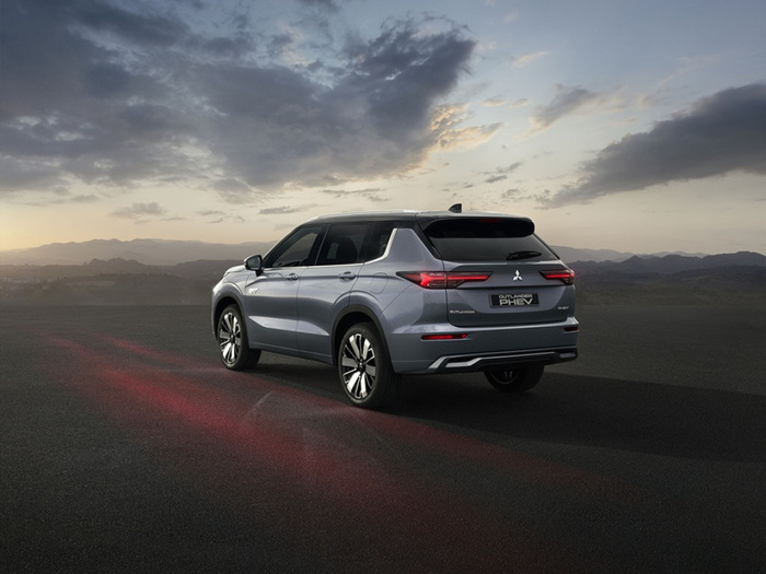 SUV hybride rechargeable - Mitsubishi Outlander PHEV Instyle+, old school mais moderne malgré tout