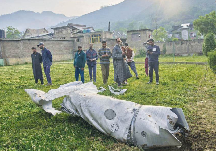 Cinq avions indiens abattus par l’armée pakistanaise, dont trois Rafale. Cinq avions indiens abattus par l’armée pakistanaise, dont trois Rafale.
