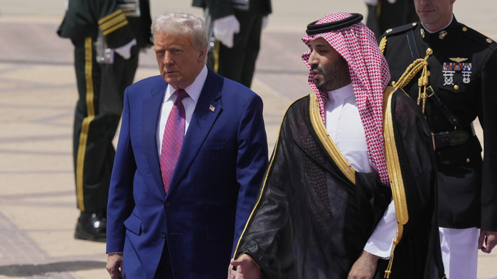 Donald Trump en Arabie saoudite en quête de grands contrats avec MBS Donald Trump en Arabie saoudite en quête de grands contrats avec MBS