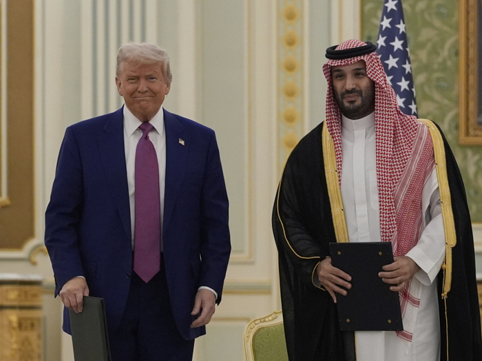 Trump signe un pharaonique contrat de défense avec l'Arabie saoudite Trump signe un pharaonique contrat de défense avec l'Arabie saoudite