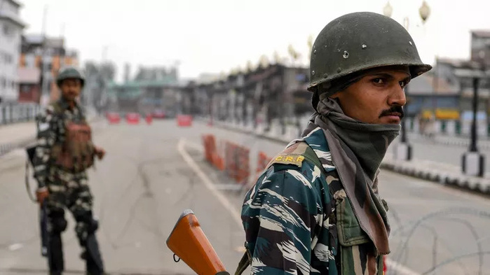 Cachemire : L'Inde n'a fait que "suspendre" son offensive contre le Pakistan Cachemire : L'Inde n'a fait que "suspendre" son offensive contre le Pakistan