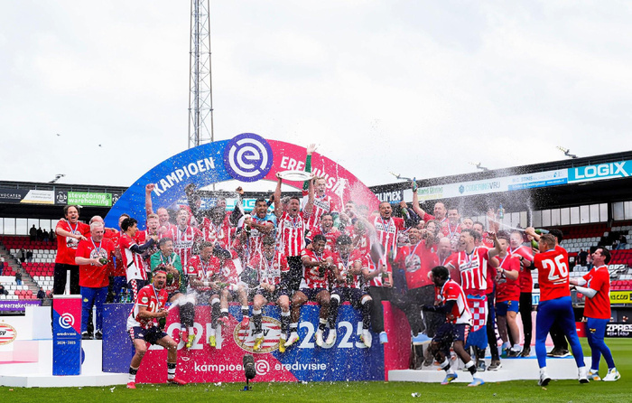 Eredivisie : Le PSV Eindhoven sacré champion 2024-2025, Ismael Saibari brille au sommet du football néerlandais Eredivisie : Le PSV Eindhoven sacré champion 2024-2025, Ismael Saibari brille au sommet du football néerlandais