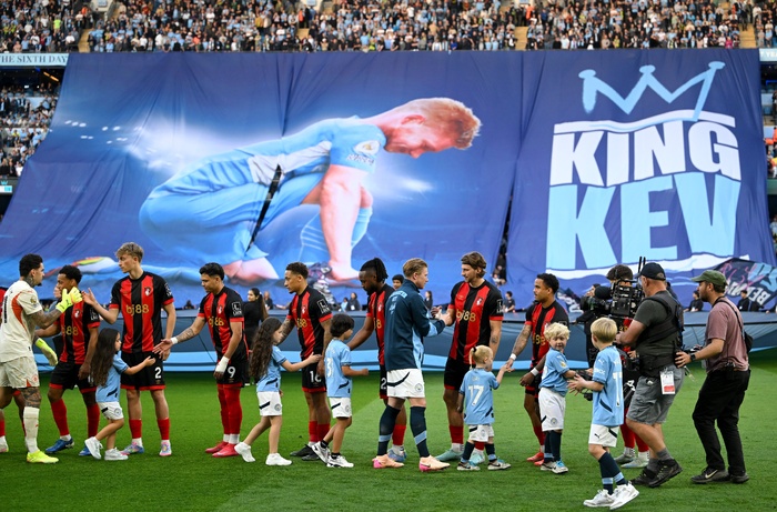 Tifo rendant hommage à De Bruyne