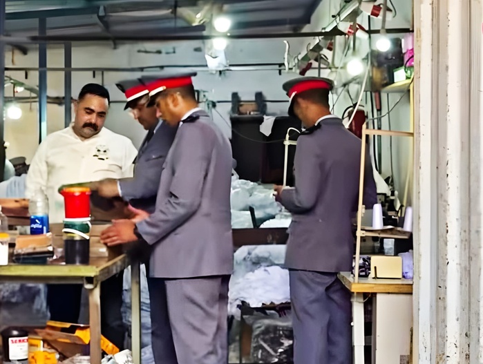 Bouskoura : 3 tonnes de vêtements contrefaits saisis dans un atelier clandestin Bouskoura : 3 tonnes de vêtements contrefaits saisis dans un atelier clandestin