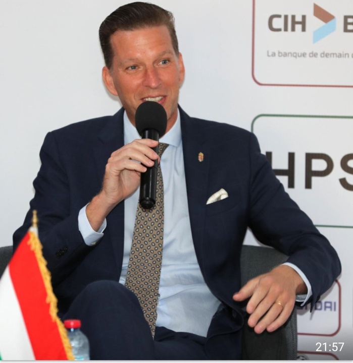 L'intervention de son excellence ambassadeur de la Hongrie. L'intervention de son excellence ambassadeur de la Hongrie.