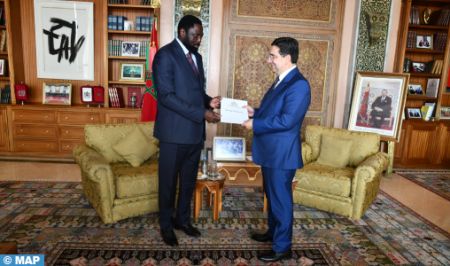 Bourita reçoit le ministre gambien des AE, porteur d’un message écrit du Président de la Gambie à SM le Roi
