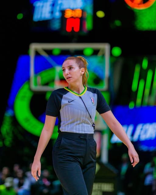 l’arbitre internationale marocaine Asmae Benkhdra