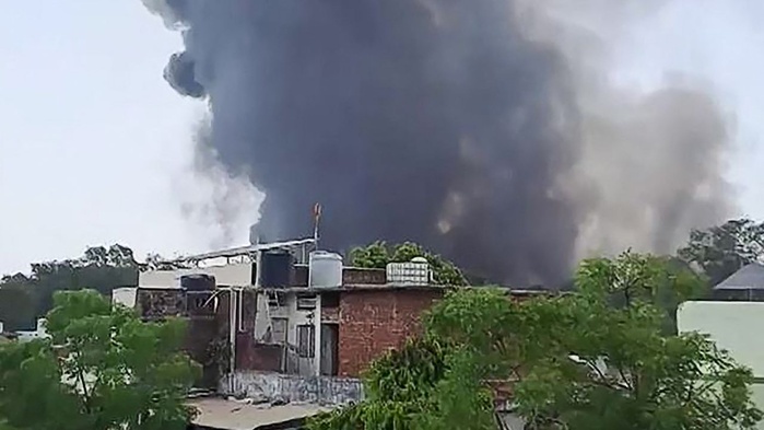 Inde: un avion à destination de Londres s'écrase à Ahmedabad avec 242 personnes à bord Inde: un avion à destination de Londres s'écrase à Ahmedabad avec 242 personnes à bord