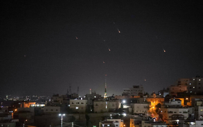 L'Iran riposte avec une attaque massive contre Israël L'Iran riposte avec une attaque massive contre Israël