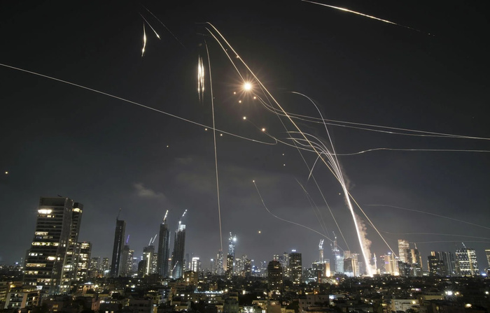 Iran-Israël : Ce qu'il faut retenir des derniers développements du clash aérien