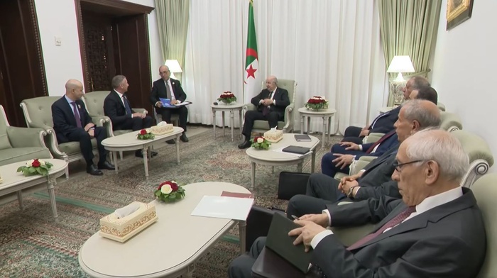 Pour amadouer l'administration Trump, l'Algérie offre son sous-sol à ExxonMobil Pour amadouer l'administration Trump, l'Algérie offre son sous-sol à ExxonMobil