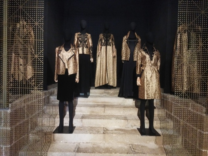 Modèles de haute couture conçus par Fadila Elgadi. Crédit photo: Yahya Bouhamidi