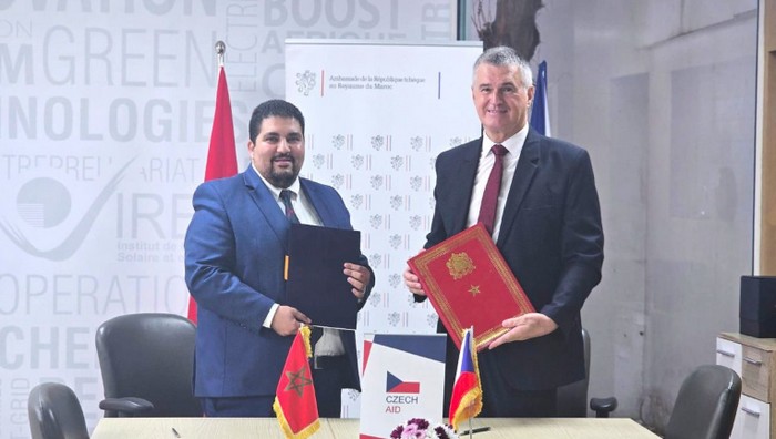 L’Ambassadeur de la République tchèque auprès du Royaume du Maroc, Ladislav Škeřík, et le directeur général de l'IRESEN, Samir Rachidi.