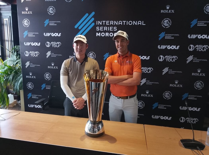 Ayoub lguirati et Jazz Janewattananond. Ayoub lguirati et Jazz Janewattananond.