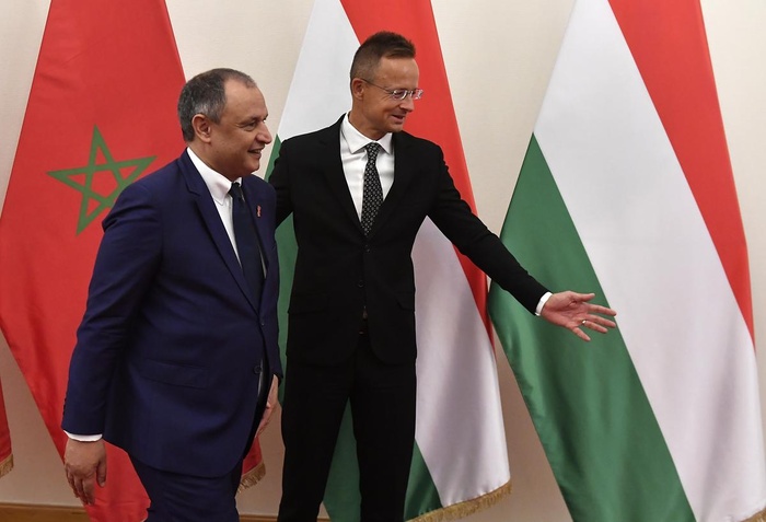 À Budapest, Ryad Mezzour s'entretient avec le chef de la diplomatie hongroise À Budapest, Ryad Mezzour s'entretient avec le chef de la diplomatie hongroise